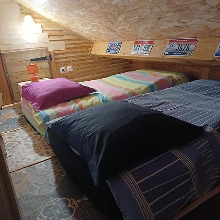 Chalet chaleureux avec parking garage motos, vélos La Chapelle-aux-Chasses Extérieur photo