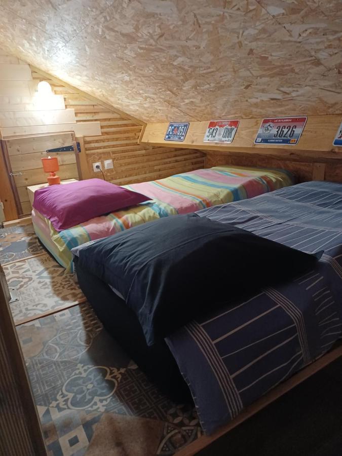 Chalet chaleureux avec parking garage motos, vélos La Chapelle-aux-Chasses Extérieur photo