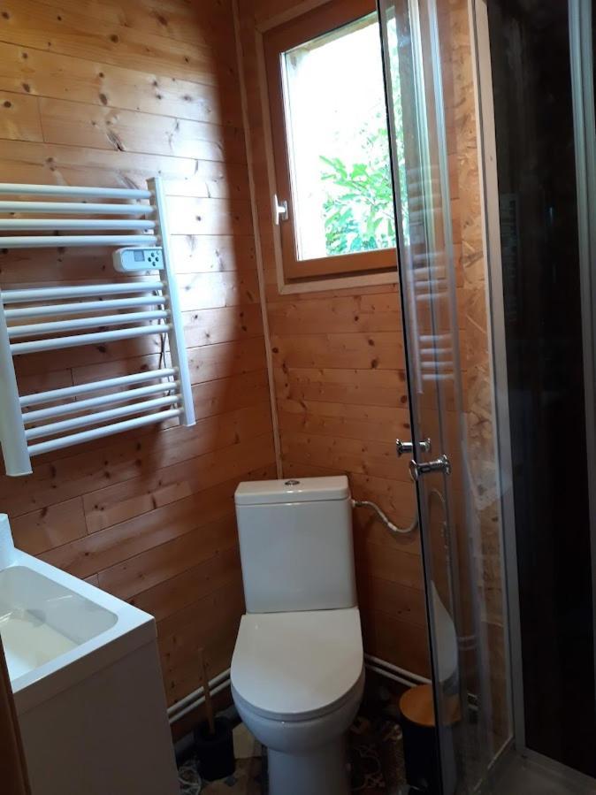 Chalet chaleureux avec parking garage motos, vélos La Chapelle-aux-Chasses Extérieur photo